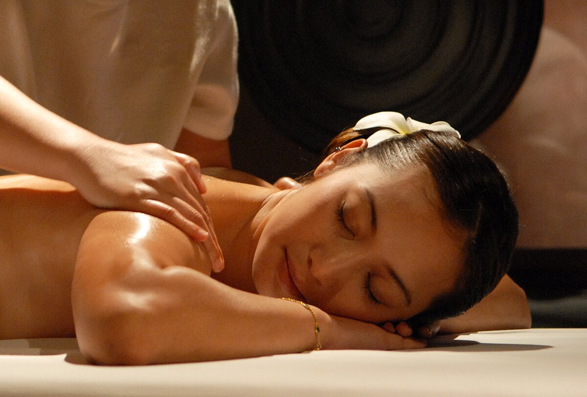 A pair of hands receiving a relaxing massage